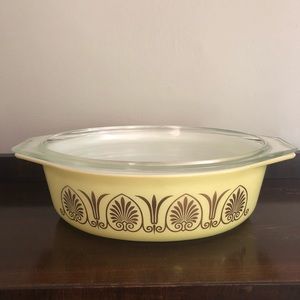 Vintage Pyrex Golden Classic Casserole Dish